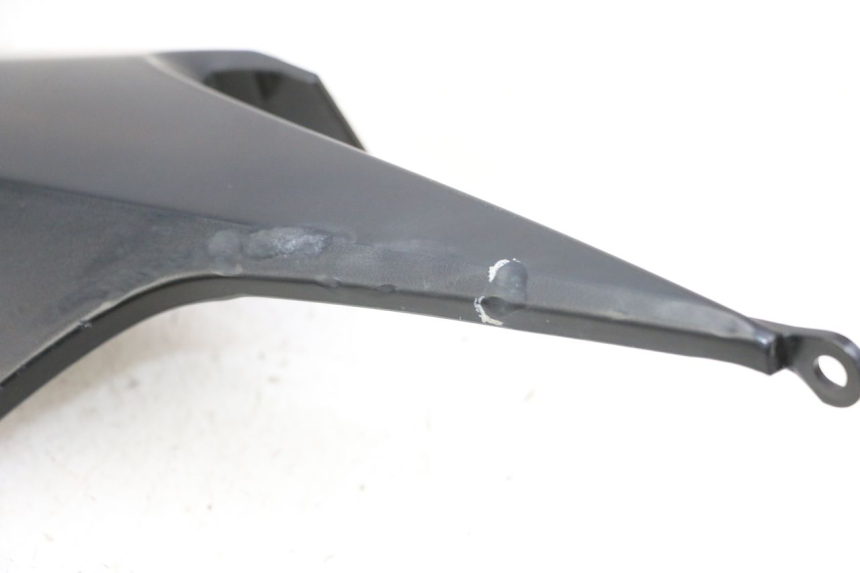 photo de TAPA BAJO ASIENTO DERECHO SUZUKI GSR 750 (2011 - 2017) - Primer plano técnico