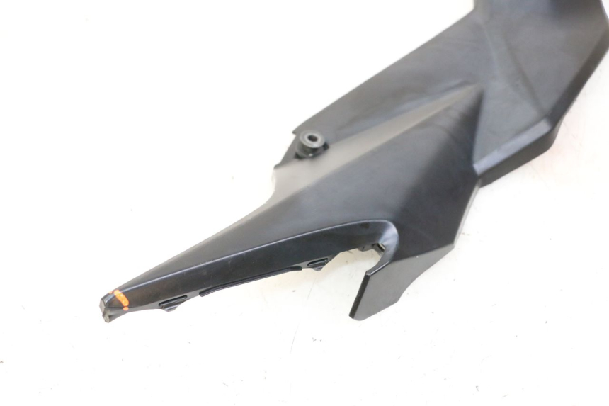 photo de TAPA BAJO ASIENTO DERECHO SUZUKI GSR 750 (2011 - 2017) - Detalle de la pieza