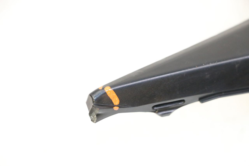 photo de TAPA BAJO ASIENTO DERECHO SUZUKI GSR 750 (2011 - 2017) - Zoom estado de uso