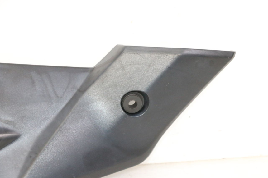 photo de TAPA BAJO ASIENTO DERECHO SUZUKI GSR 750 (2011 - 2017) - Recambio usado revisado