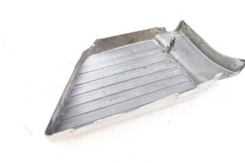 photo de TAPA BAJO ASIENTO DERECHO SUZUKI GSX E 250 (1982 - 1983) - Zoom estado de uso