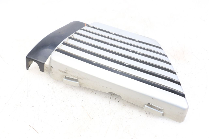 photo de TAPA BAJO ASIENTO DERECHO SUZUKI GSX E 250 (1982 - 1983) - Vista general del producto