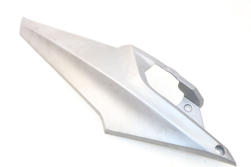 photo de TAPA BAJO ASIENTO DERECHO SYM GTS EFI ABS 125 (2012 - 2016) - Detalles de los puntos de fijación