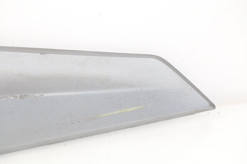 photo de TAPA BAJO ASIENTO DERECHO SYM GTS EFI ABS 125 (2012 - 2016) - Vista general del producto