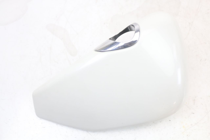 photo de TAPA BAJO ASIENTO DERECHO HARLEY DAVIDSON SPORTSTER XL CUSTOM 883 (1999 - 2006) - Vista principal