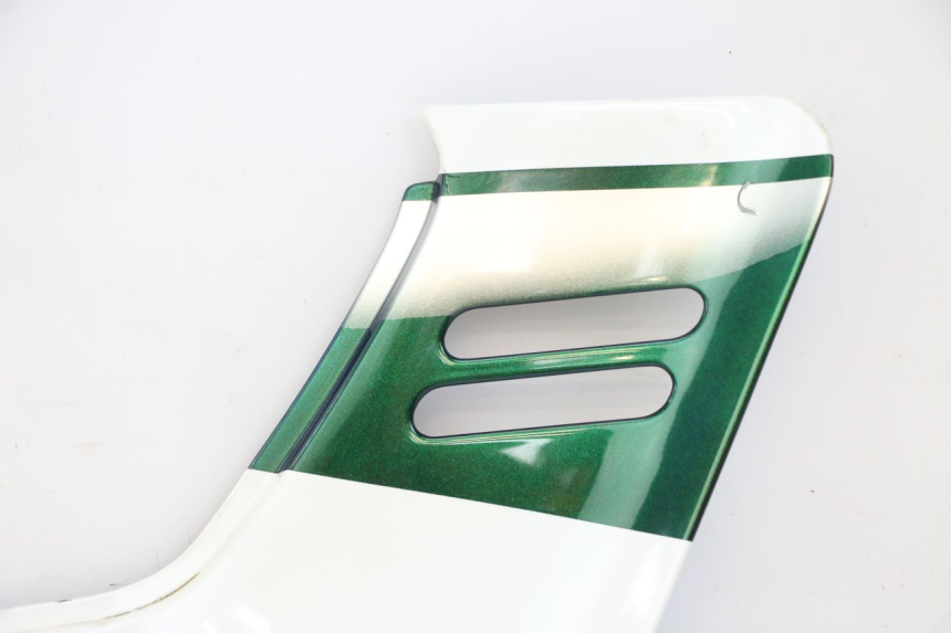 photo de TAPA BAJO ASIENTO DERECHO HONDA CBR F 1000 (1993 - 1996) - Características distintivas