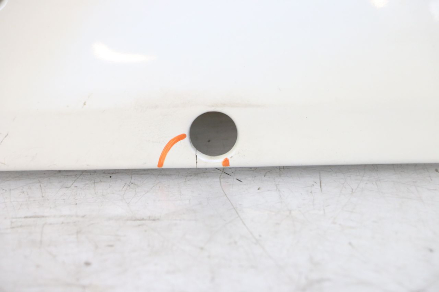 photo de TAPA BAJO ASIENTO DERECHO HONDA CBR F 1000 (1993 - 1996) - Primer plano de alta resolución