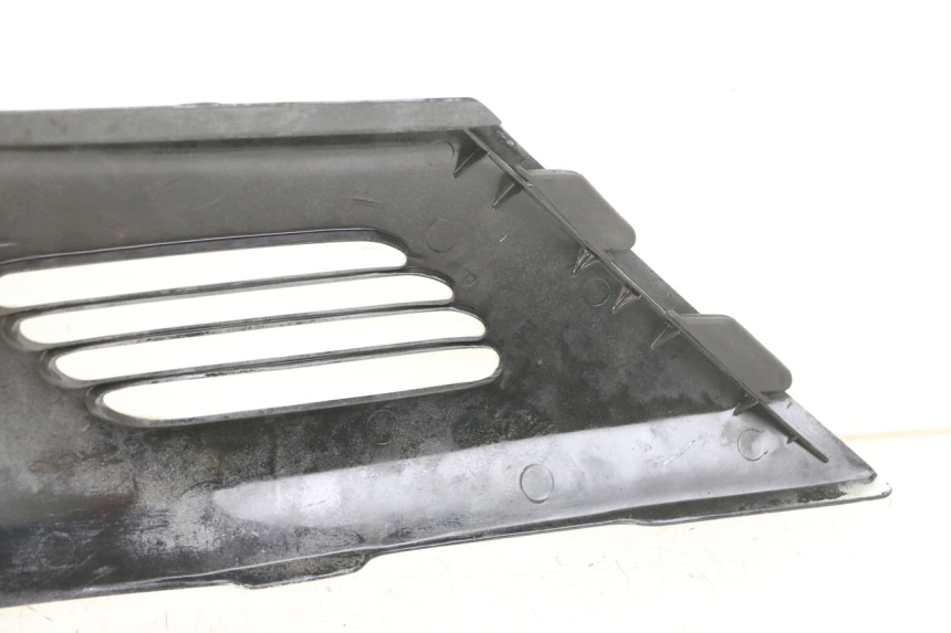 photo de TAPA BAJO ASIENTO DERECHO HONDA CBR F 1000 (1993 - 1996) - Zoom estado de uso