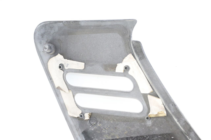 photo de TAPA BAJO ASIENTO DERECHO HONDA CBR F 1000 (1993 - 1996) - Primer plano técnico