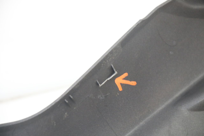 photo de TAPA BAJO ASIENTO DERECHO HONDA FORZA 125 (2021 - 2025) - Detalles de los puntos de fijación