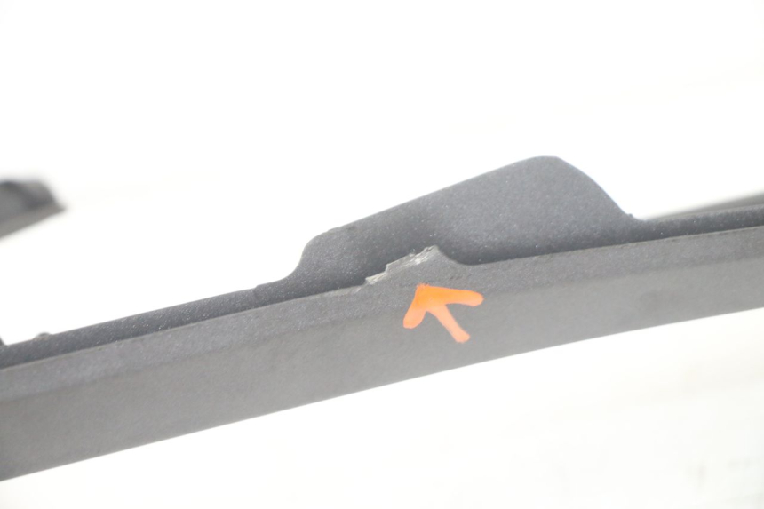 photo de TAPA BAJO ASIENTO DERECHO HONDA FORZA 125 (2021 - 2025) - Estado de la superficie y material