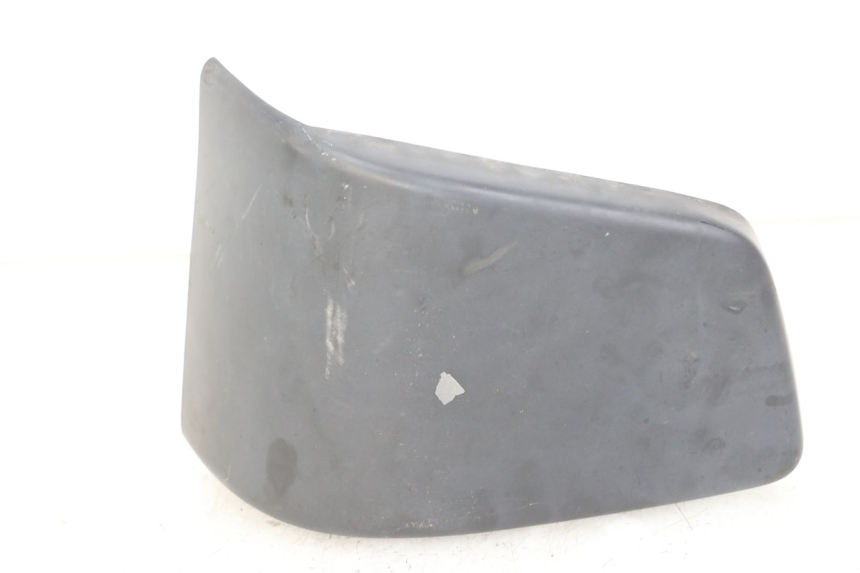 photo de TAPA BAJO ASIENTO DERECHO HONDA VT C2 SHADOW 750 (1997 - 2001) - Detalle de la pieza