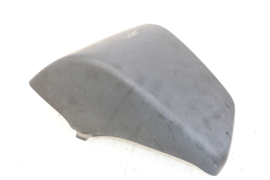 photo de TAPA BAJO ASIENTO DERECHO HONDA VT C2 SHADOW 750 (1997 - 2001) - Detalles de los puntos de fijación