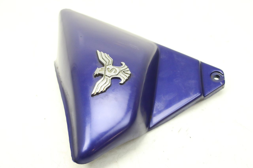 photo de TAPA BAJO EL ASIENTO DERECHO SYM HUSKY 125 (1999 - 2005) - Zoom estado de uso