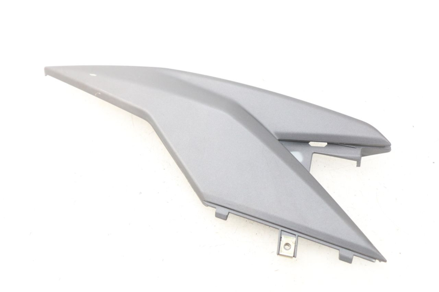 photo de TAPA DEBAJO DEL ASIENTO DERECHO SYM JET 4 4T 50 (2018 - 2021) - Vista principal