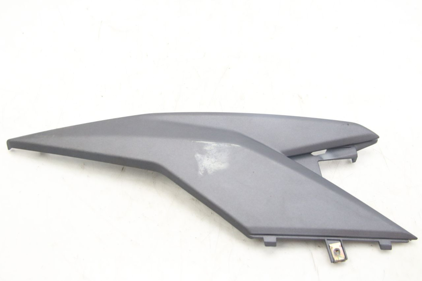 photo de TAPA DEBAJO DEL ASIENTO DERECHO SYM JET 4 4T 50 (2018 - 2021) - Vista principal