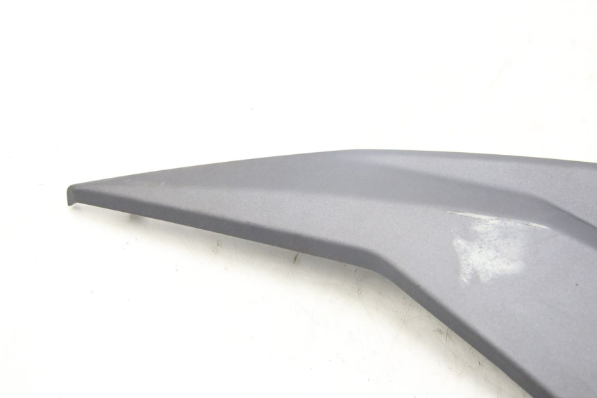 photo de TAPA DEBAJO DEL ASIENTO DERECHO SYM JET 4 4T 50 (2018 - 2021) - Zoom estado de uso