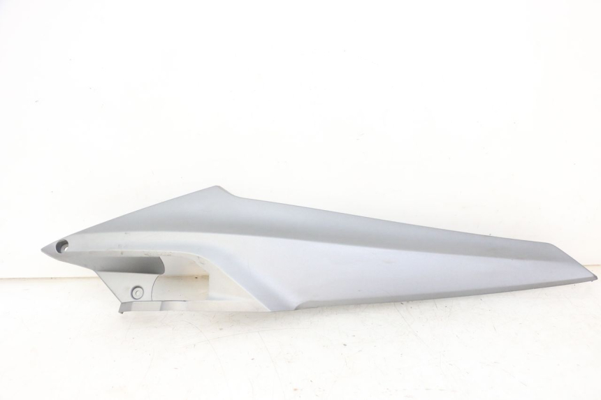 photo de TAPA BAJO ASIENTO DERECHO SYM JOYMAX 125 (2010 - 2017) - Vista principal