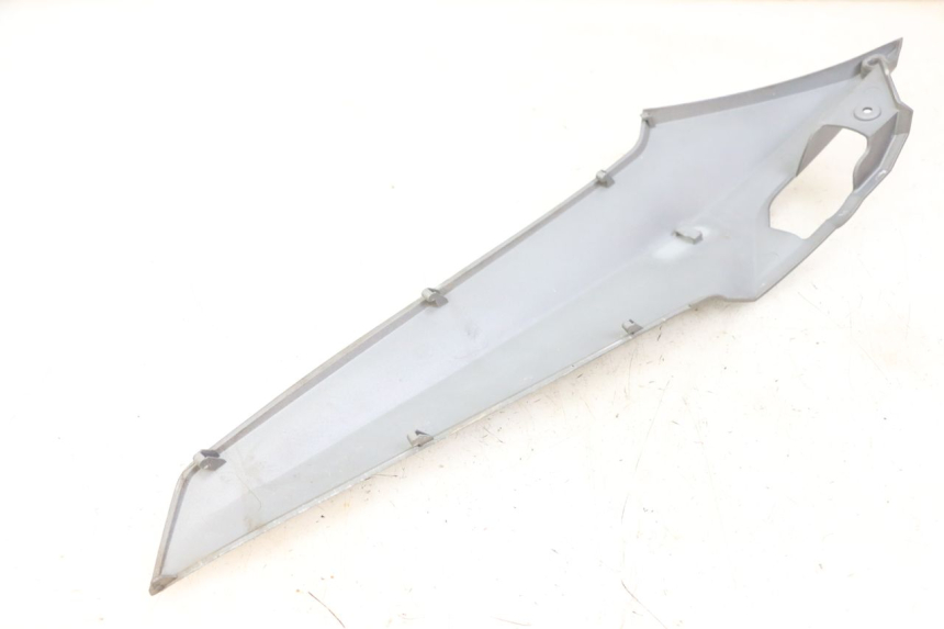 photo de TAPA BAJO ASIENTO DERECHO SYM JOYMAX 125 (2010 - 2017) - Zoom estado de uso