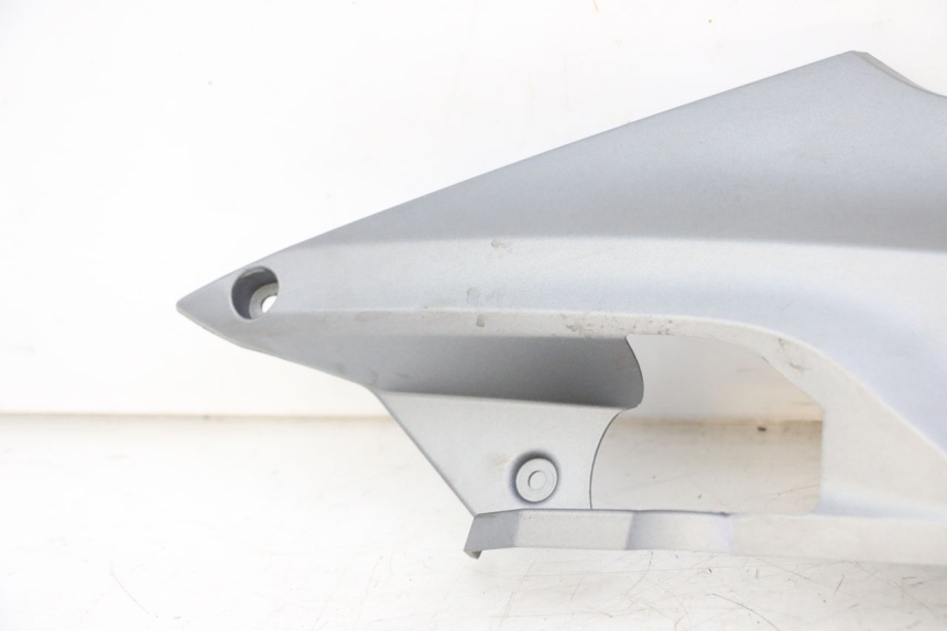 photo de TAPA BAJO ASIENTO DERECHO SYM JOYMAX 125 (2010 - 2017) - Vista general del producto