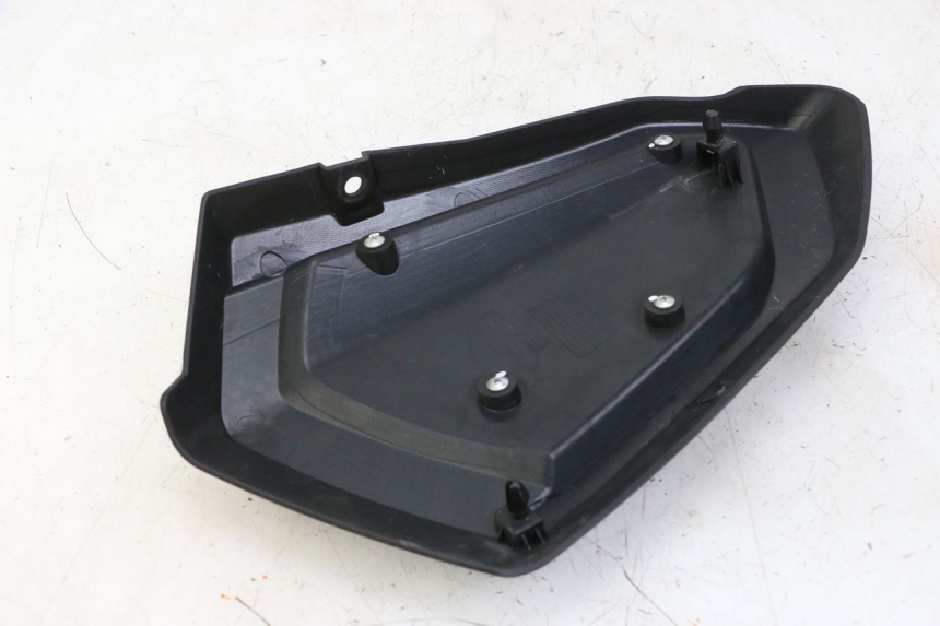 photo de TAPA BAJO ASIENTO DERECHO KEEWAY K-LIGHT KLIGHT 125 (2018 - 2025) - Zoom estado de uso