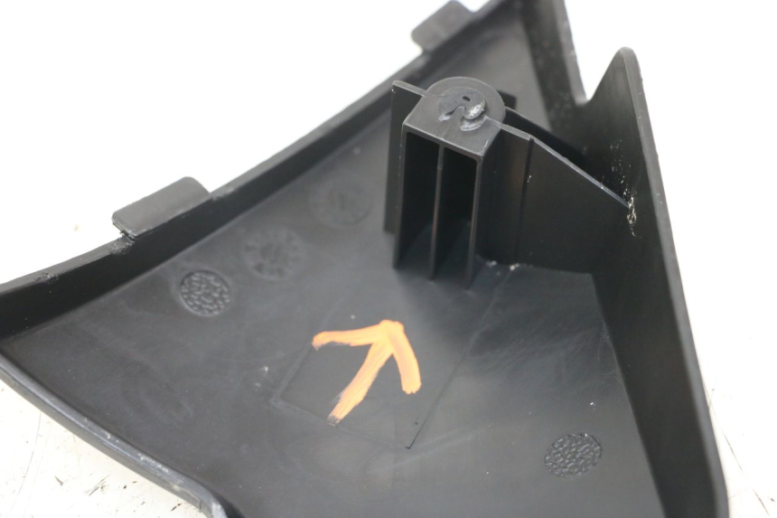 photo de TAPA BAJO ASIENTO DERECHO KYMCO K-PW K-PIPE 50 (2012 - 2017) - Otra perspectiva