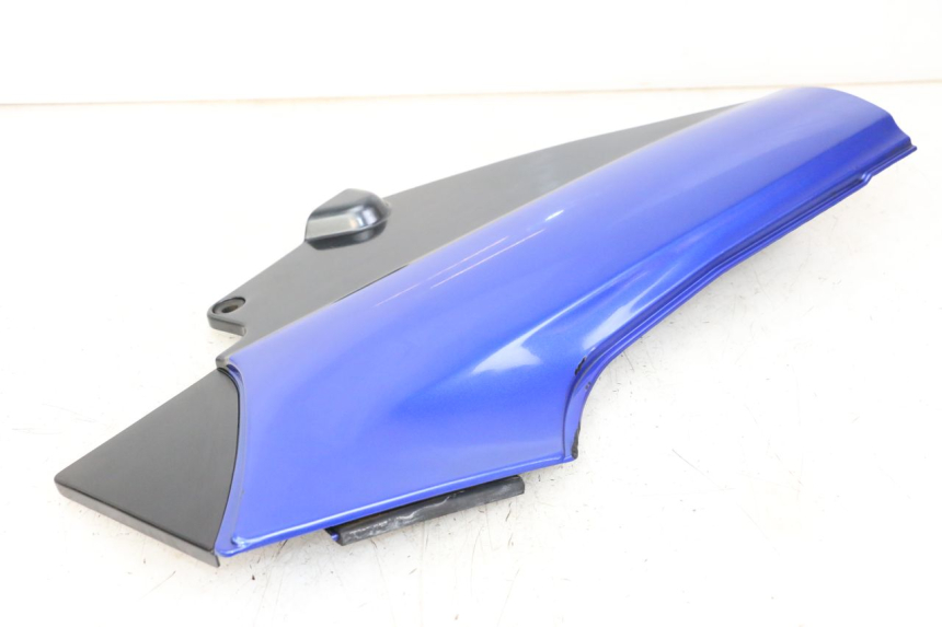 photo de TAPA BAJO ASIENTO DERECHO KAWASAKI GTR 1000 (1994 - 2004) - Primer plano técnico