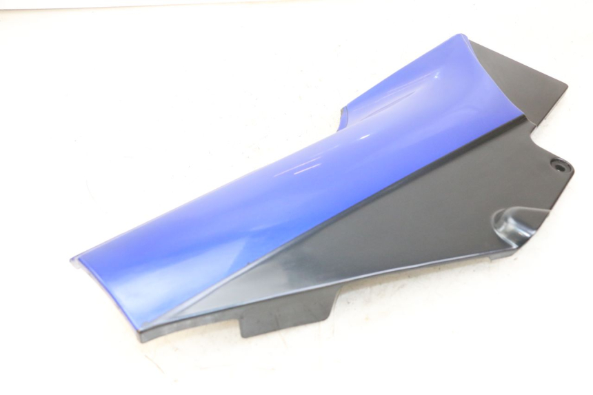 photo de TAPA BAJO ASIENTO DERECHO KAWASAKI GTR 1000 (1994 - 2004) - Detalles de los puntos de fijación