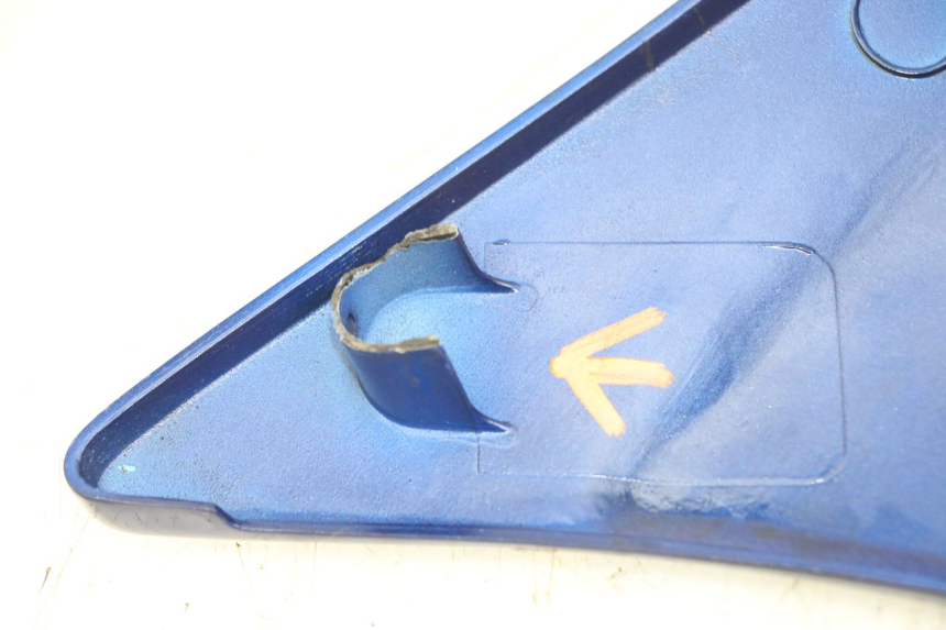 photo de TAPA BAJO ASIENTO DERECHO KAWASAKI ZR7 ZR-7 S 750 (1999 - 2004) - Primer plano técnico