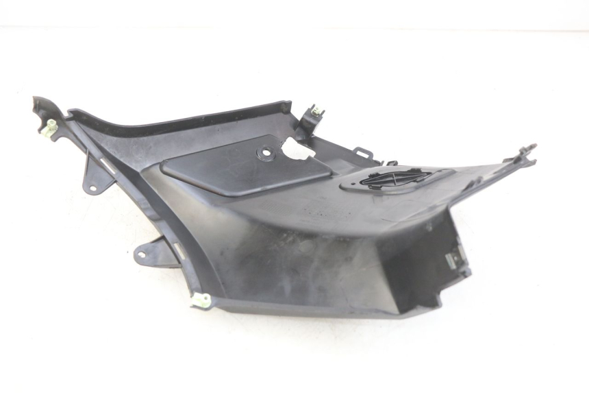photo de TAPA BAJO EL ASIENTO DERECHO. PEUGEOT KISBEE 2T 50 (2010 - 2017) - Detalle de la pieza