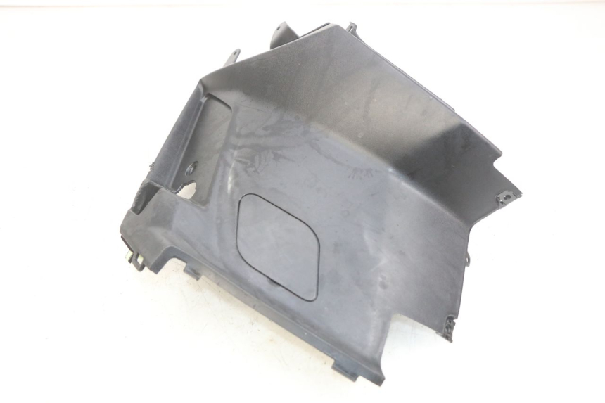 photo de TAPA BAJO EL ASIENTO DERECHO. PEUGEOT KISBEE 2T 50 (2010 - 2017) - Primer plano técnico