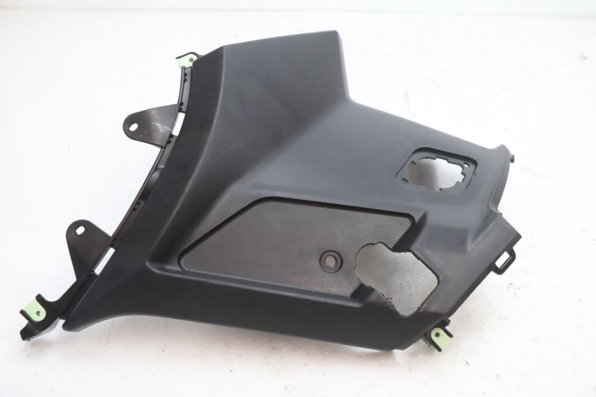 photo de TAPA BAJO ASIENTO DERECHO PEUGEOT KISBEE 2T 50 (2018 - 2022) - Zoom estado de uso