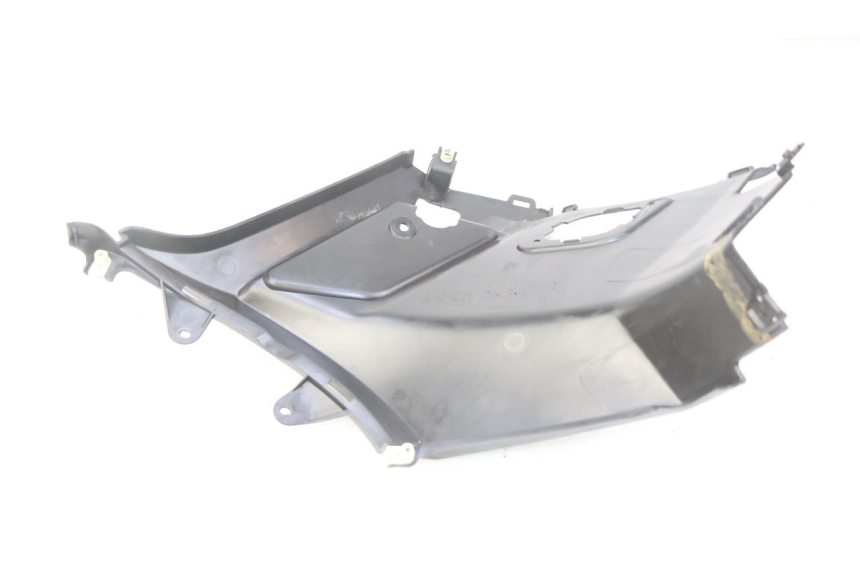 photo de TAPA BAJO EL ASIENTO DERECHO PEUGEOT KISBEE 4T 50 (2018 - 2022) - Detalle de la pieza