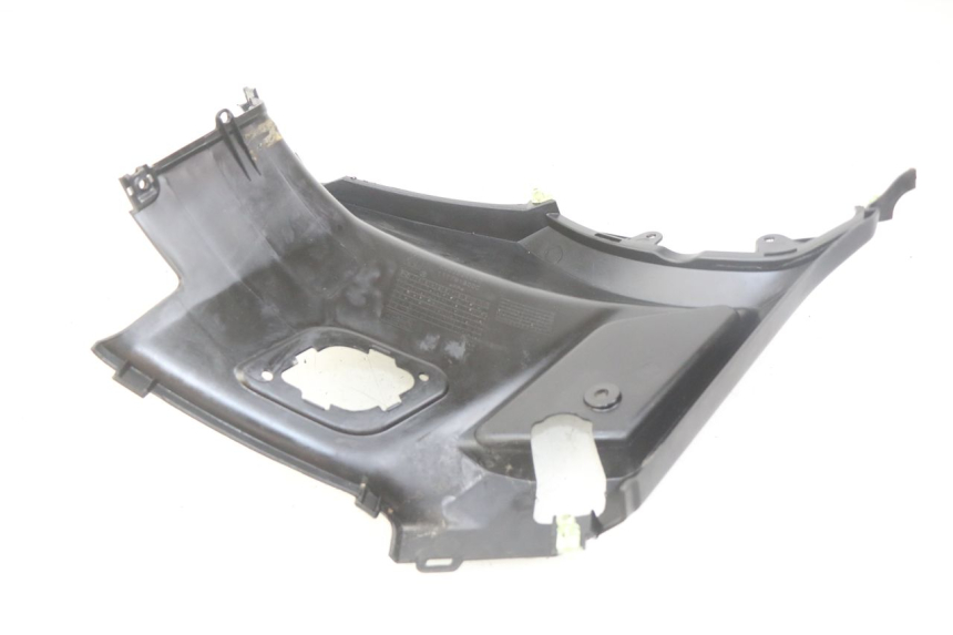 photo de TAPA BAJO EL ASIENTO DERECHO PEUGEOT KISBEE 4T 50 (2018 - 2022) - Zoom estado de uso