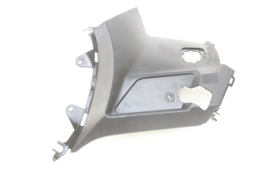 photo de TAPA BAJO EL ASIENTO DERECHO PEUGEOT KISBEE 4T 50 (2018 - 2022) - Primer plano técnico