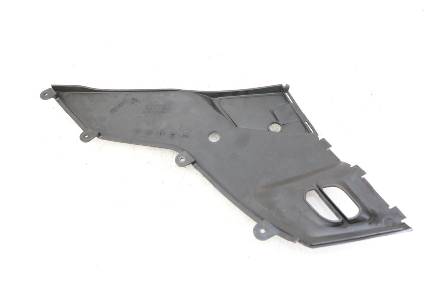 photo de TAPA BAJO ASIENTO DERECHO KYMCO PEOPLE S 125 (2000 - 2008) - Detalle de la pieza