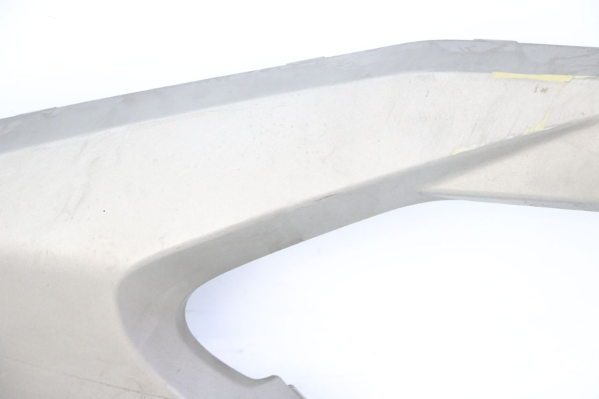 photo de TAPA BAJO ASIENTO DERECHO KYMCO XCITING 500 (2007 - 2010) - Otra vista del artículo