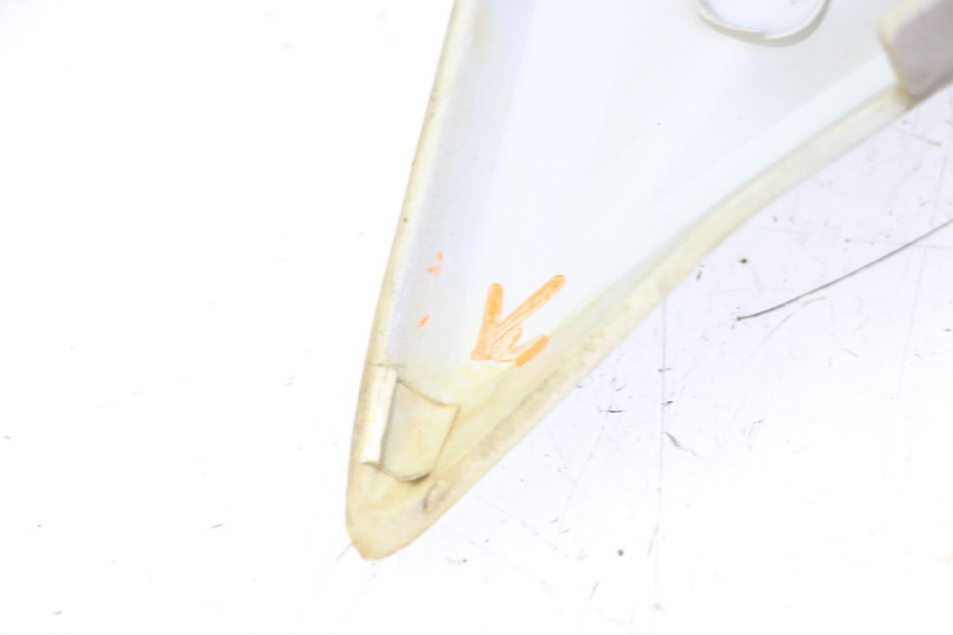 photo de TAPA BAJO ASIENTO DERECHO KYMCO XCITING 500 (2007 - 2010) - Otra perspectiva