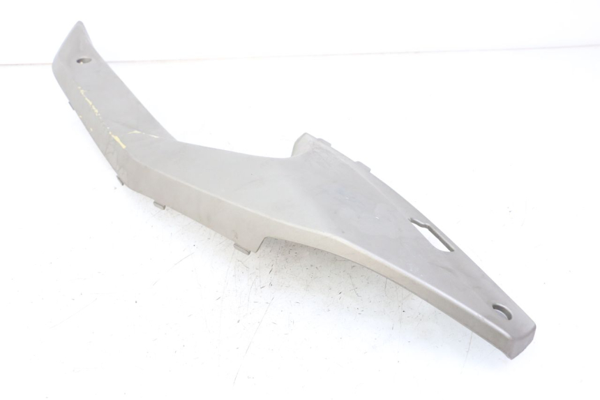 photo de TAPA BAJO ASIENTO DERECHO KYMCO XCITING 500 (2007 - 2010) - Recambio usado revisado