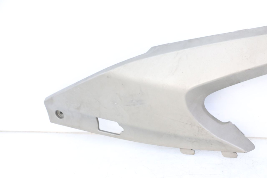 photo de TAPA BAJO ASIENTO DERECHO KYMCO XCITING 500 (2007 - 2010) - Marcados y referencias originales