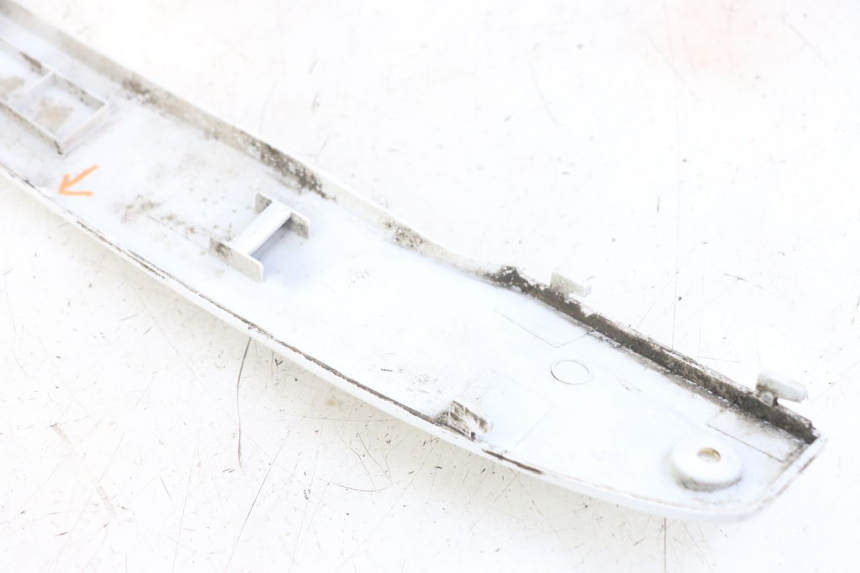 photo de TAPA BAJO EL ASIENTO DERECHO. KYMCO LIKE 125 (2009 - 2016) - Zoom estado de uso