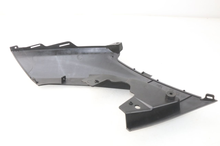 photo de TAPA BAJO ASIENTO DERECHO PEUGEOT METROPOLIS 400 (2017 - 2020) - Otra perspectiva