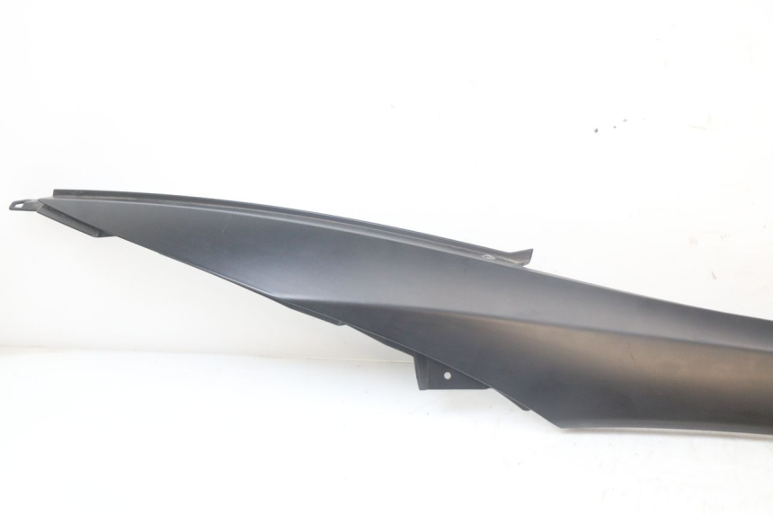 photo de TAPA BAJO ASIENTO DERECHO PIAGGIO MP3 HPE 350 (2018 - 2020) - Detalle de la pieza