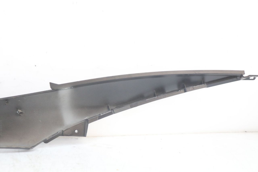 photo de TAPA BAJO ASIENTO DERECHO PIAGGIO MP3 HPE 350 (2018 - 2020) - Estado de la superficie y material