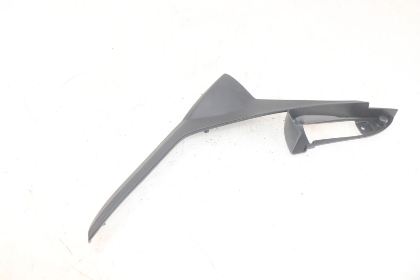 photo de TAPA BAJO ASIENTO DERECHO PIAGGIO MP3 HPE 300 (2019 - 2026) - Primer plano técnico