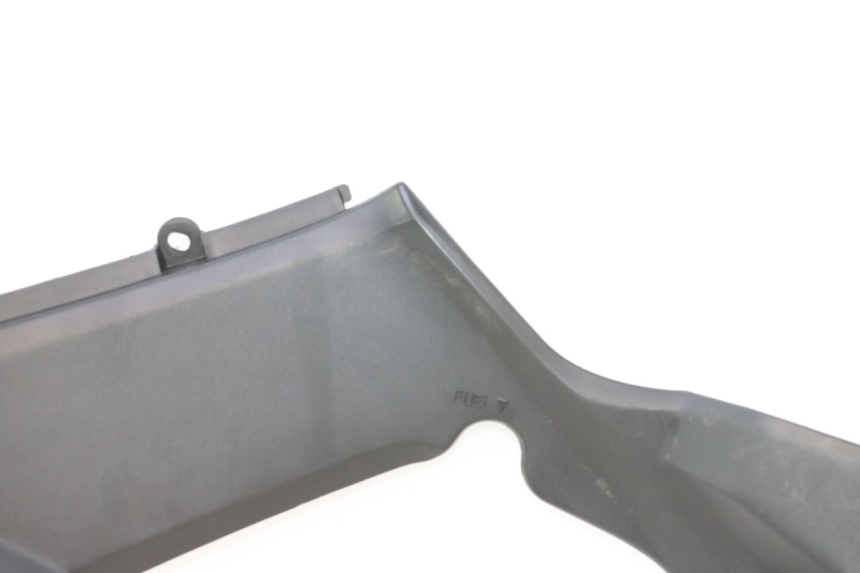 photo de TAPA BAJO ASIENTO DERECHO KYMCO MXU R 250 (2004 - 2010) - Marcados y referencias originales