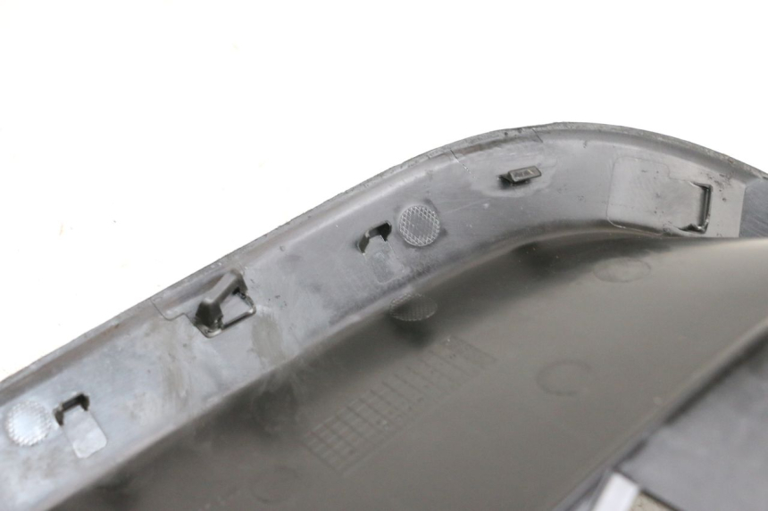 photo de TAPA BAJO ASIENTO DERECHO YAMAHA NEO'S CORE 1 (2022 - 2026) - Estado de la superficie y material