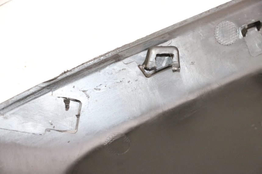 photo de TAPA BAJO ASIENTO DERECHO YAMAHA NEO'S CORE 1 (2022 - 2026) - Recambio usado revisado