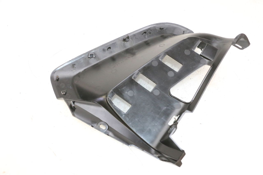 photo de TAPA BAJO ASIENTO DERECHO YAMAHA NEO'S CORE 1 (2022 - 2026) - Marcados y referencias originales