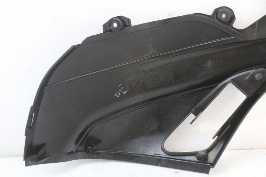 photo de TAPA BAJO EL ASIENTO DERECHO PIAGGIO NEW TYPHOON 50 (2018 - 2021) - Otra perspectiva